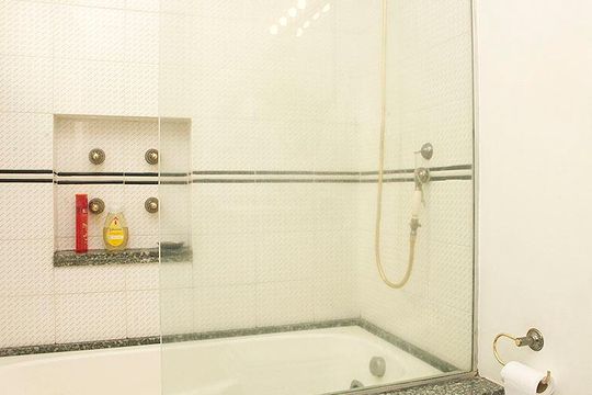 Banheiro 2 Quartos 2 e 3 Suíte Americana de apartamento para alugar com 3 quartos, 278m² em Boa Vista, Porto Alegre