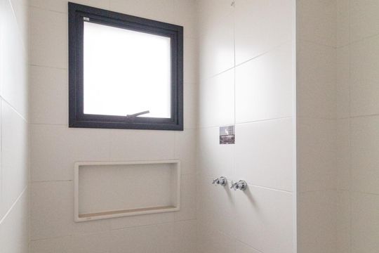 Banheiro da Suíte 1 de apartamento à venda com 2 quartos, 68m² em Vila Osasco, Osasco