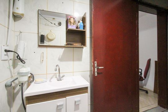 Banheiro 1 de casa à venda com 3 quartos, 130m² em Rio Branco, Canoas