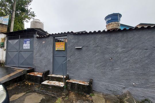 Fachada de casa para alugar com 2 quartos, 60m² em Areia Branca, Belford Roxo