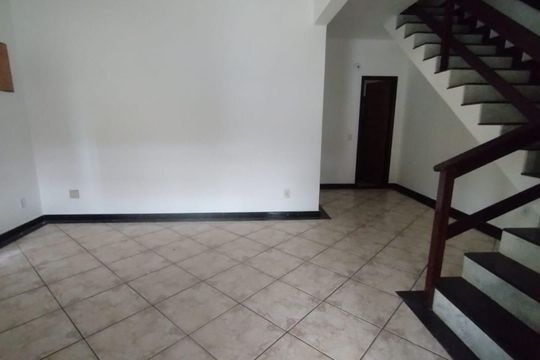 Sala de casa para alugar com 3 quartos, 160m² em Eldorado, Maricá