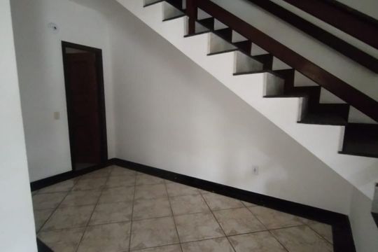 Sala de casa para alugar com 3 quartos, 160m² em Eldorado, Maricá