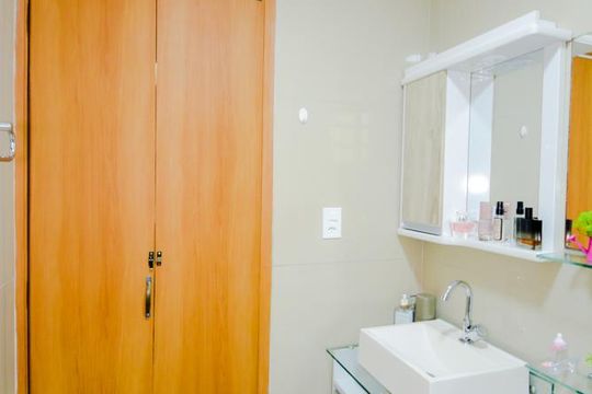 Banheiro de apartamento à venda com 1 quarto, 48m² em Cocaia, Guarulhos