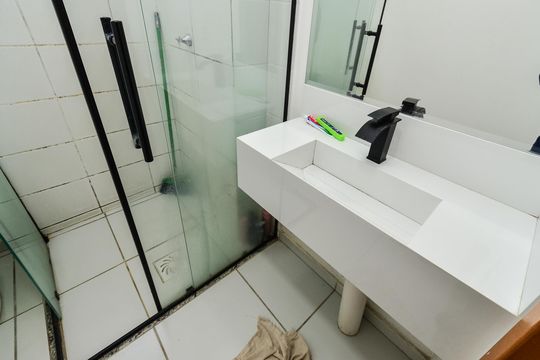 Banheiro de apartamento para alugar com 2 quartos, 49m² em Lagoinha, Belo Horizonte