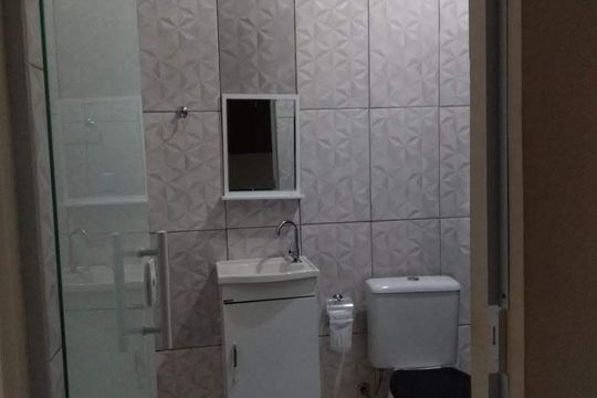 Banheiro de apartamento para alugar com 3 quartos, 70m² em Jardim Maria Inês, Aparecida de Goiânia
