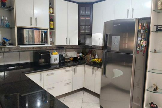 Casa à venda com 5 quartos, 200m² em Cidade Dutra, São Paulo