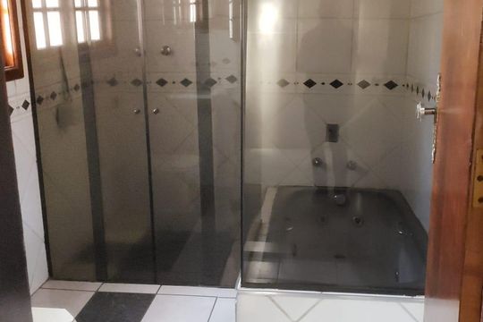 Banheiro de casa à venda com 3 quartos, 280m² em Jardim Egle, São Paulo