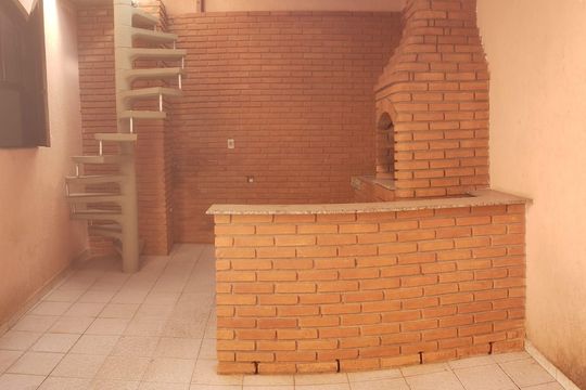 Área externa de casa à venda com 3 quartos, 280m² em Jardim Egle, São Paulo