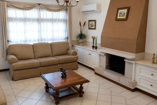 Sala de casa para alugar com 4 quartos, 320m² em Jurerê Internacional, Florianópolis