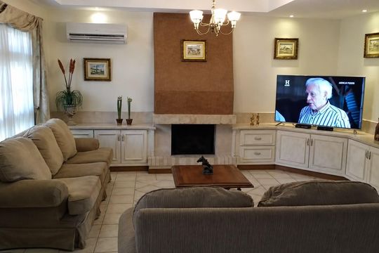 Sala de casa para alugar com 4 quartos, 320m² em Jurerê Internacional, Florianópolis