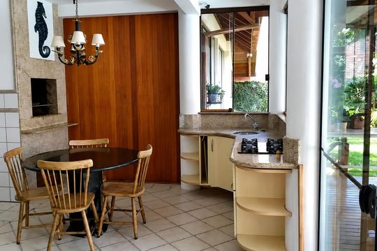 Cozinha de casa para alugar com 4 quartos, 320m² em Jurerê Internacional, Florianópolis