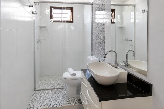 Banheiro 2 de casa para alugar com 4 quartos, 320m² em Jurerê Internacional, Florianópolis