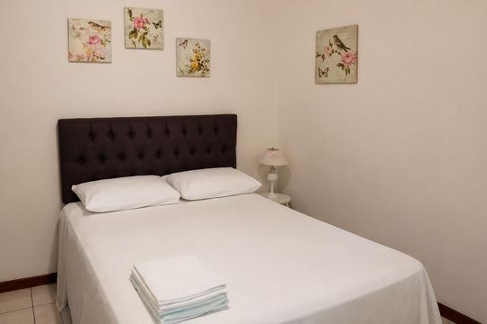 Quarto 1 de casa para alugar com 4 quartos, 320m² em Jurerê Internacional, Florianópolis