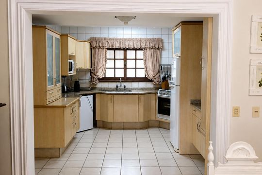 Cozinha de casa para alugar com 4 quartos, 320m² em Jurerê Internacional, Florianópolis