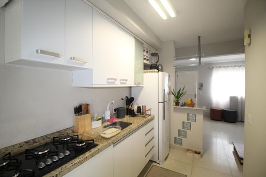 Cozinha de casa de condomínio para alugar com 2 quartos, 102m² em Humaitá, Porto Alegre