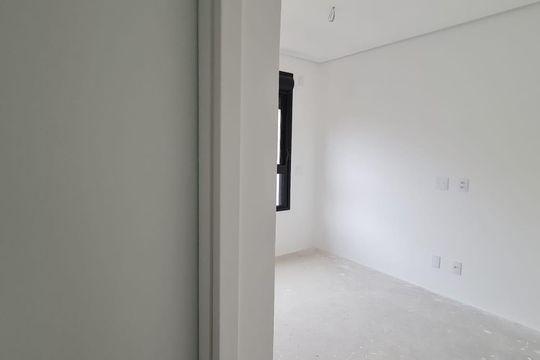 Quarto de apartamento à venda com 2 quartos, 110m² em Cambuí, Campinas