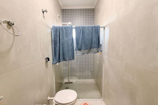 Banheiro da Suíte de casa para alugar com 3 quartos, 330m² em Res. Santa Giovana, Jundiaí