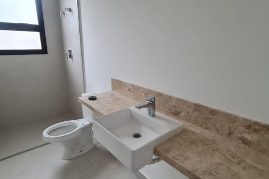 Banheiro de apartamento à venda com 2 quartos, 110m² em Cambuí, Campinas