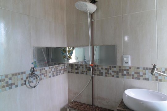 Banheiro de kitnet/studio para alugar com 1 quarto, 40m² em Serrano, Belo Horizonte
