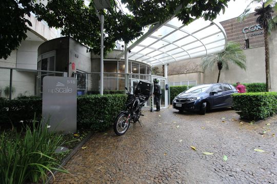 Fachada de apartamento para alugar com 2 quartos, 134m² em Vila Nova Conceição, São Paulo