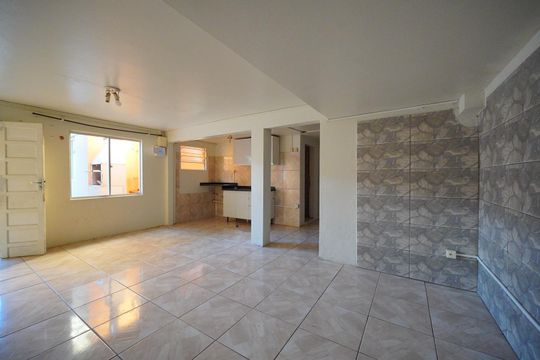 Sala de casa para alugar com 2 quartos, 72m² em Barreiros, São José