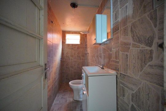 Banheiro de casa para alugar com 2 quartos, 72m² em Barreiros, São José