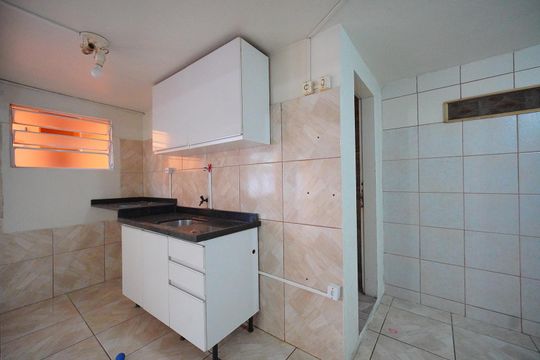 Cozinha de casa para alugar com 2 quartos, 72m² em Barreiros, São José