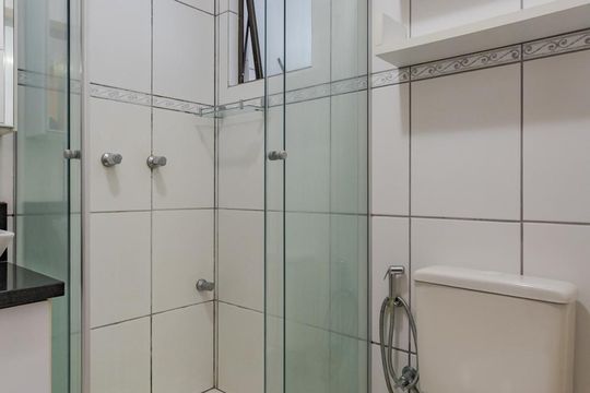 Banheiro de apartamento para alugar com 1 quarto, 42m² em Bom Jesus, Porto Alegre