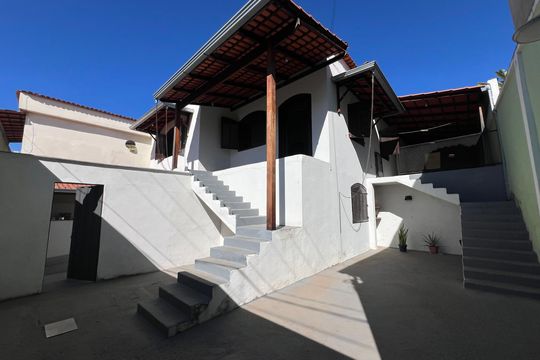Casa à venda com 6 quartos, 283m² em Jaqueline, Belo Horizonte