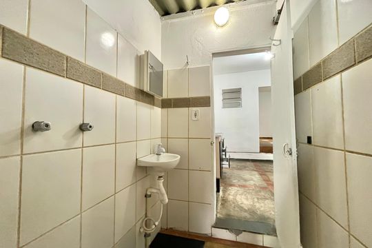 Banheiro de casa para alugar com 1 quarto, 42m² em Conjunto Residencial Jardim Canaa, São Paulo