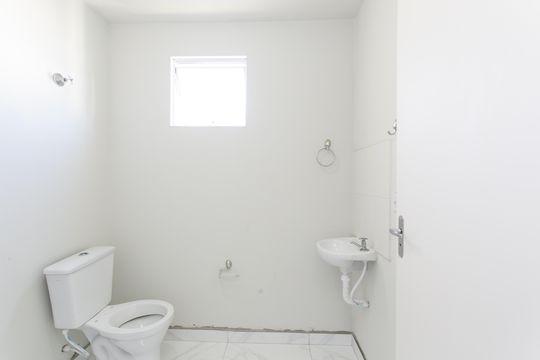 Banheiro de apartamento à venda com 2 quartos, 44m² em Conjunto Residencial José Bonifácio, São Paulo