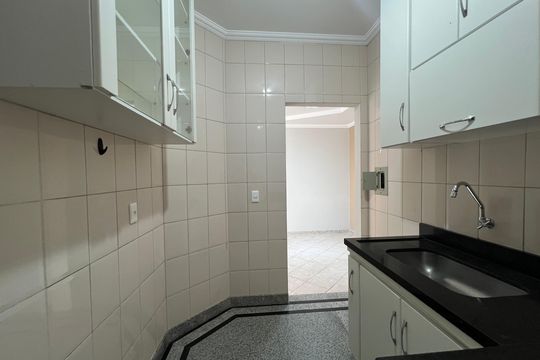 Cozinha de apartamento à venda com 2 quartos, 115m² em Santa Amelia, Belo Horizonte