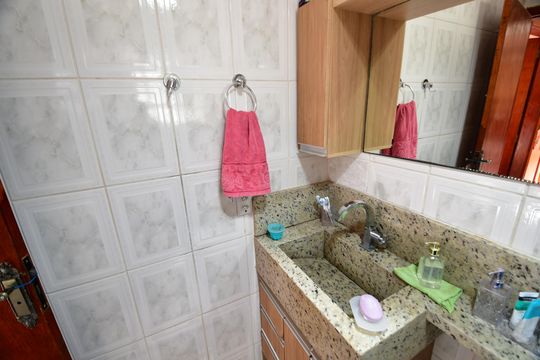 Banheiro de apartamento à venda com 2 quartos, 44m² em Conjunto Habitacional Edivaldo Antônio Orsi, Campinas