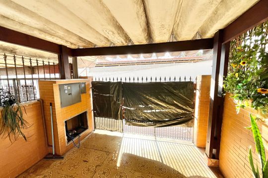 Garagem de casa à venda com 2 quartos, 128m² em Jardim S Kemel, São Paulo