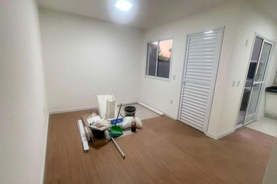 Sala de casa de condomínio para alugar com 2 quartos, 60m² em Jardim dos Pereiras (caucaia do Alto), Cotia