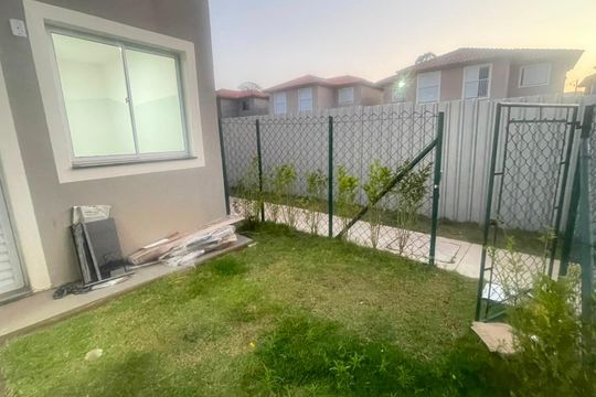 Jardim de casa de condomínio para alugar com 2 quartos, 60m² em Jardim dos Pereiras (caucaia do Alto), Cotia