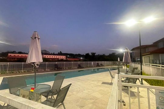 Piscina de casa de condomínio para alugar com 2 quartos, 60m² em Jardim dos Pereiras (caucaia do Alto), Cotia