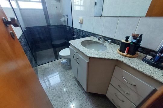 banheiro 2 de apartamento à venda com 3 quartos, 100m² em Carmo, Belo Horizonte