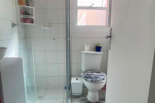 Banheiro de apartamento para alugar com 2 quartos, 42m² em Jardim Central, Cotia