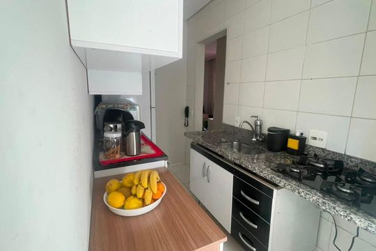 Cozinha de apartamento para alugar com 2 quartos, 42m² em Jardim Central, Cotia