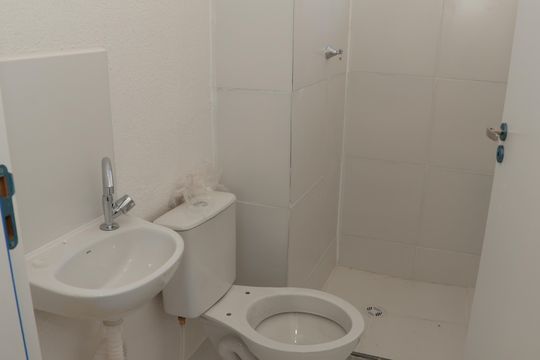 Banheiro de apartamento à venda com 2 quartos, 42m² em Residencial Vale dos Sonhos, Goiânia