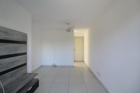 Sala de apartamento à venda com 2 quartos, 55m² em Barra Olímpica, Rio de Janeiro