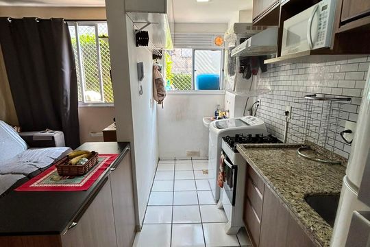 Cozinha de apartamento à venda com 2 quartos, 47m² em Cavalhada, Porto Alegre