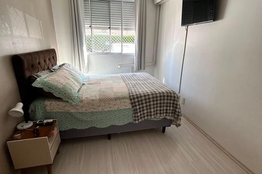 Quarto de apartamento à venda com 2 quartos, 47m² em Cavalhada, Porto Alegre