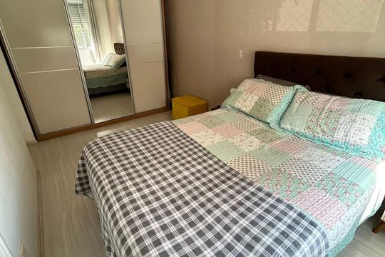 Quarto de apartamento à venda com 2 quartos, 47m² em Cavalhada, Porto Alegre