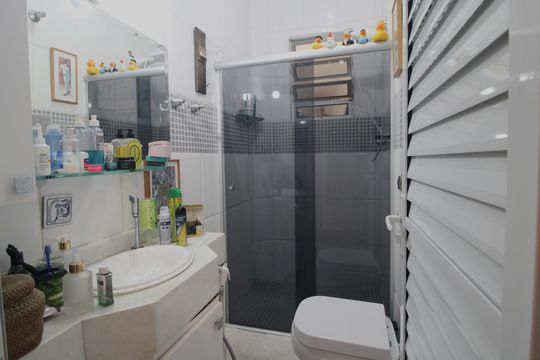 Banheiro de casa à venda com 2 quartos, 80m² em Vila Marari, São Paulo