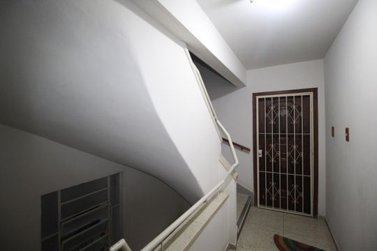 Corredor de apartamento à venda com 3 quartos, 78m² em São Geraldo, Porto Alegre