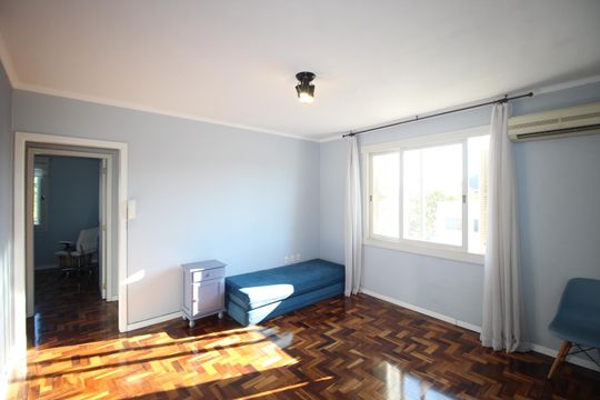 Sala de apartamento à venda com 3 quartos, 78m² em São Geraldo, Porto Alegre