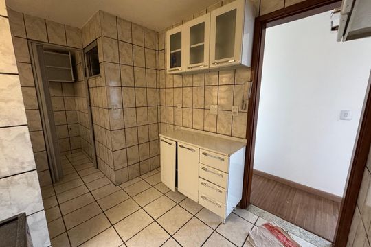 Cozinha  de apartamento à venda com 1 quarto, 44m² em Guará I, Brasília