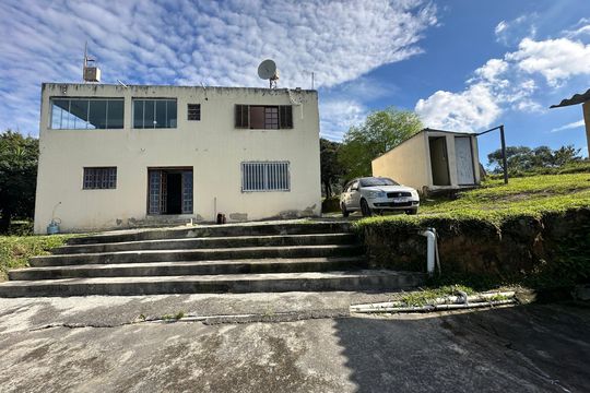Fachada de casa à venda com 6 quartos, 488m² em Refugio Bandeirantes, Barueri